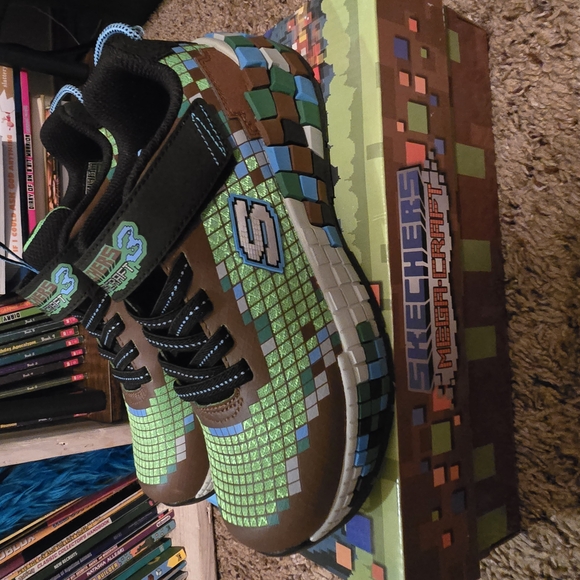 Skechers Kids' Black and Green Shoes - Picture 3 of 4